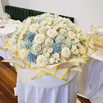 Jumbo white and blue wedding cupcake bouquet made by Amour Desserts