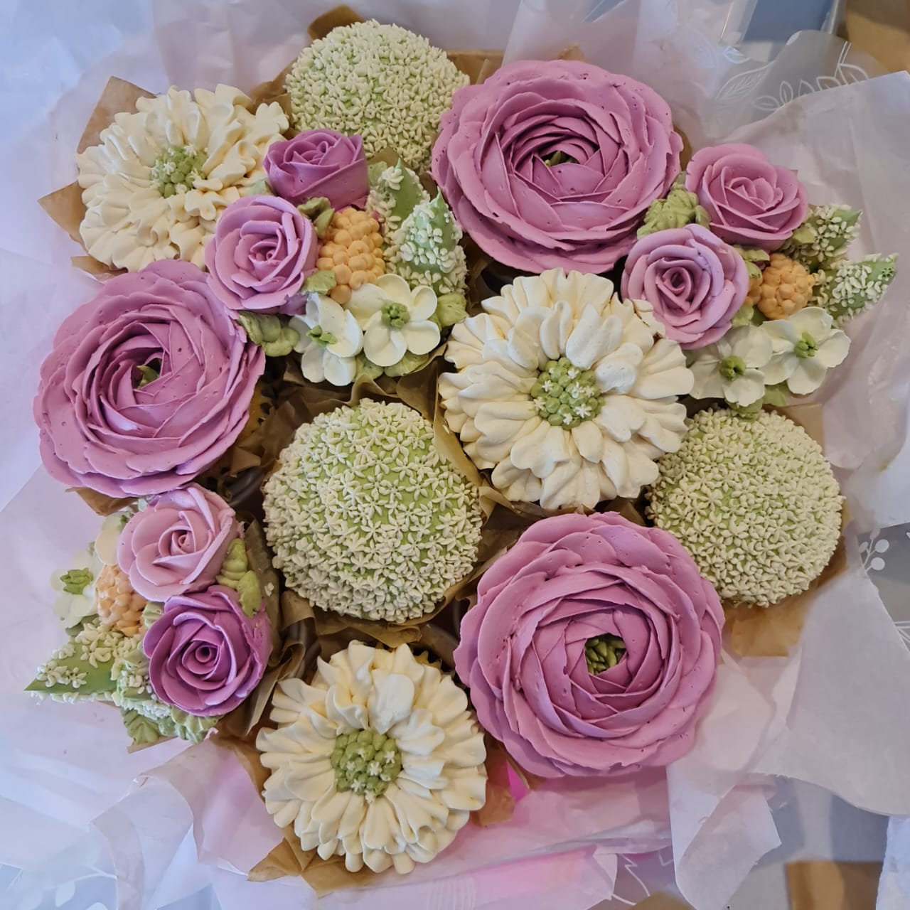 Twelve-cupcake flower bouquet by Amour Desserts